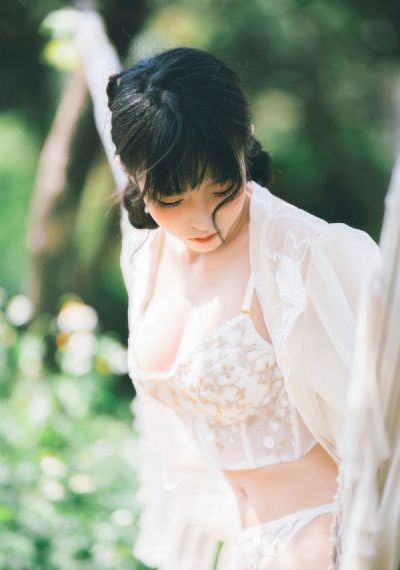 年轻的家政保姆_4K手机在线看